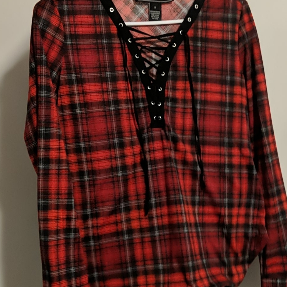 3/$20 🌸 Plaid Long Sleeve